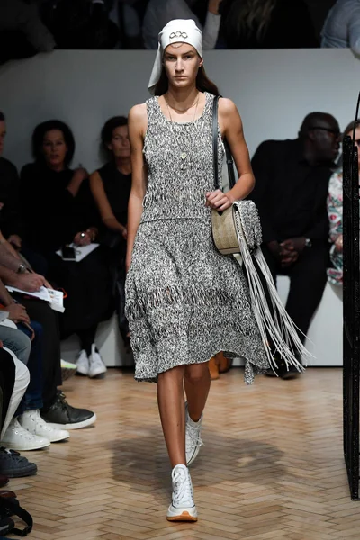 Look 14
